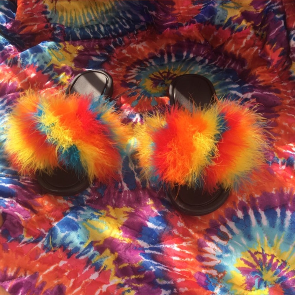 “Rainbow Burst” Fur Slides 🔥